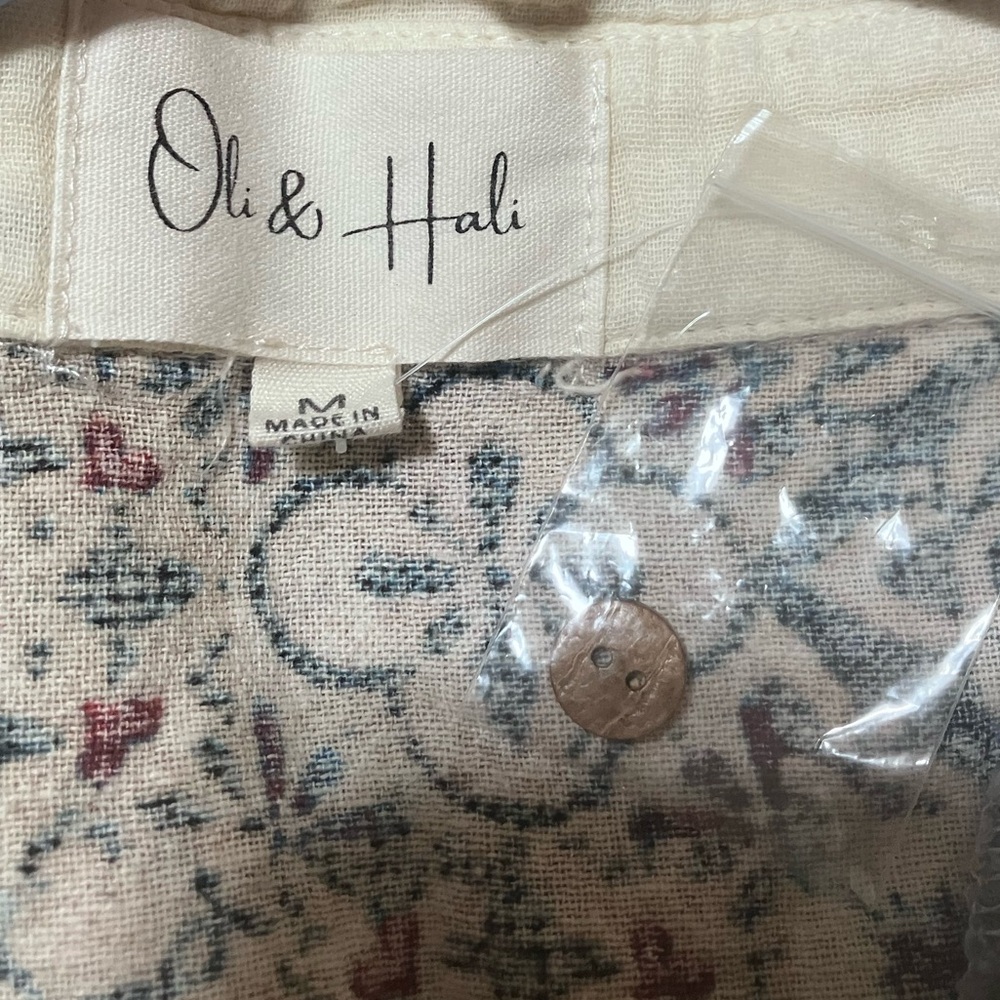 Oli & Hali Floral Button-Up Shirt - Picture 6 of 6